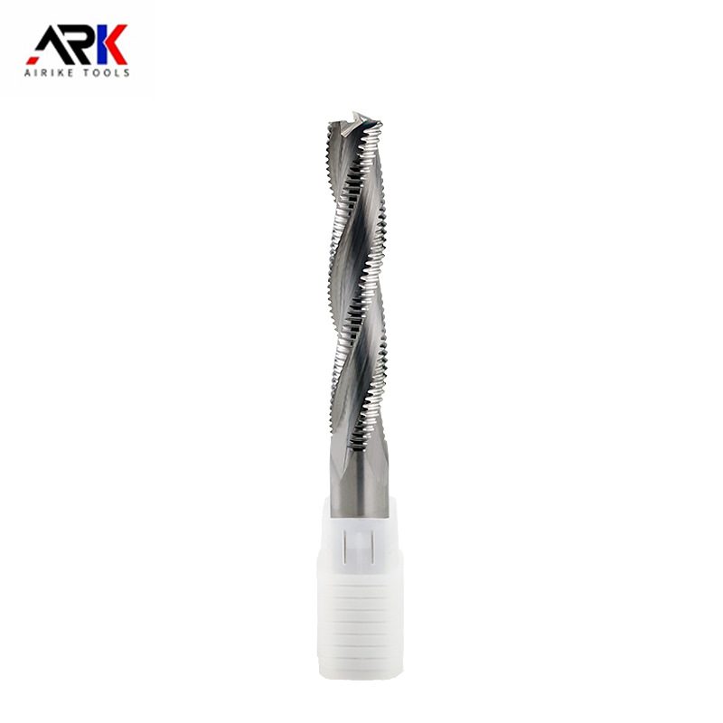 Per la rifilatura dei bordi è meglio una fresa per la lavorazione del legno con scanalatura a spirale o diritta?