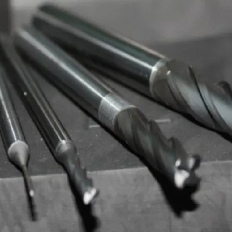 Quanto è resistente la fresa in fibra di carbonio?