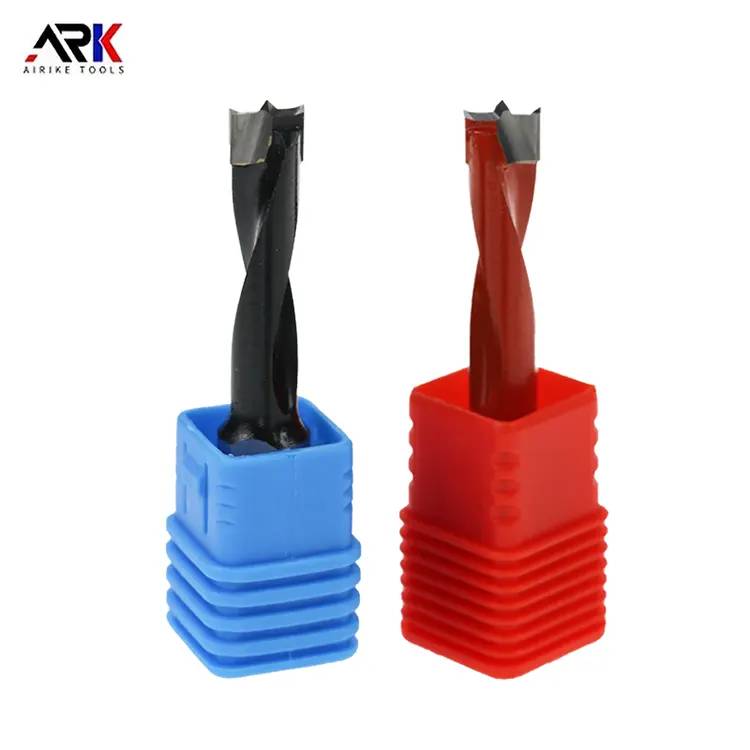 I vantaggi di impiegare una fresa nella lavorazione del legno sono significativi